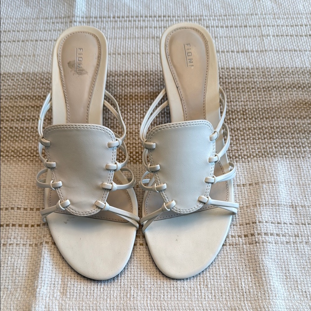 FIONI Clothing Cream Sandals Minimalist Flat Design